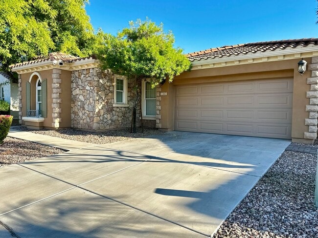 Building Photo - HIGHLY DESIRABLE AND SPACIOUS HOME FULLY EQUIPPED WITH SOLAR PANELS + LANDSCAPING INCLUDED