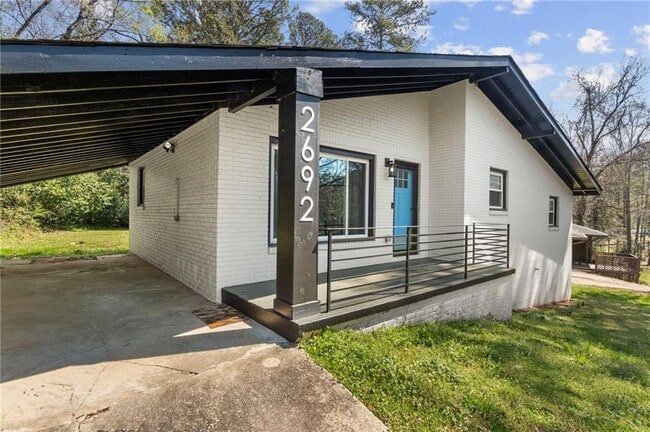 Photo - 2692 Rockcliff Rd SE