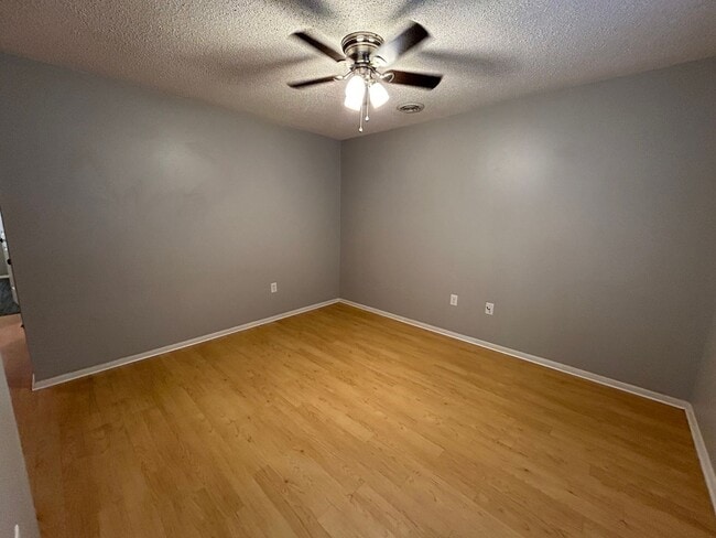 Photo - 2316-2318 N Raven Ln