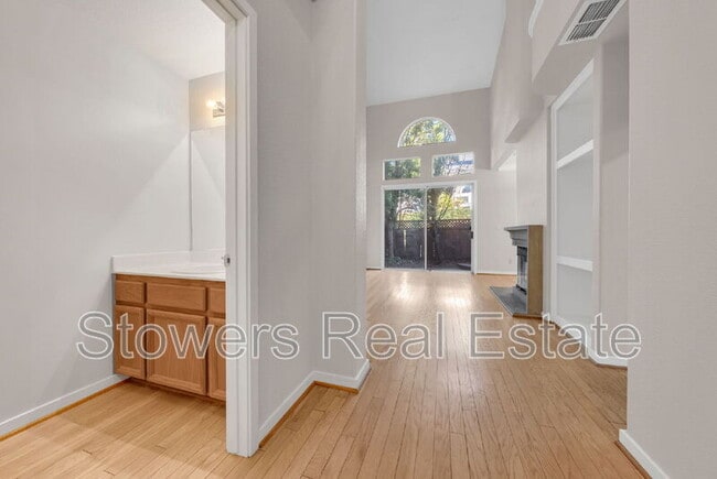 Photo - 424 Sutton Cir