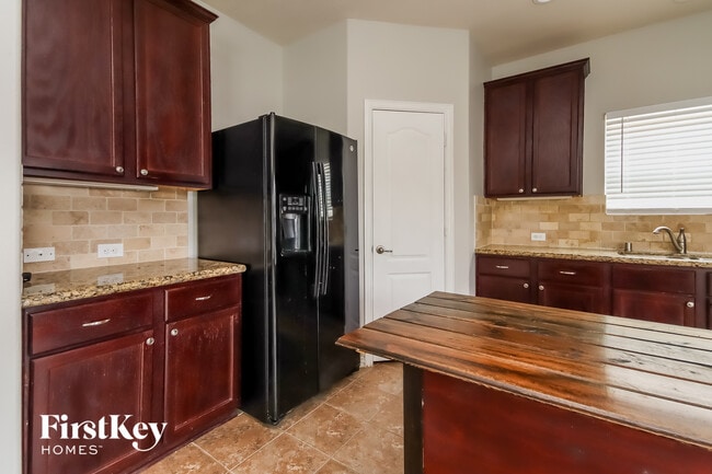 Photo - 517 Fieldhaven Ct