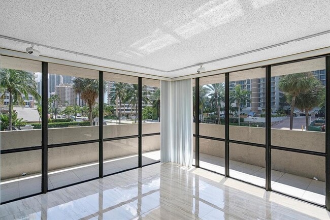 Photo - South Ocean Drive, Hallandale Beach, FL 33...