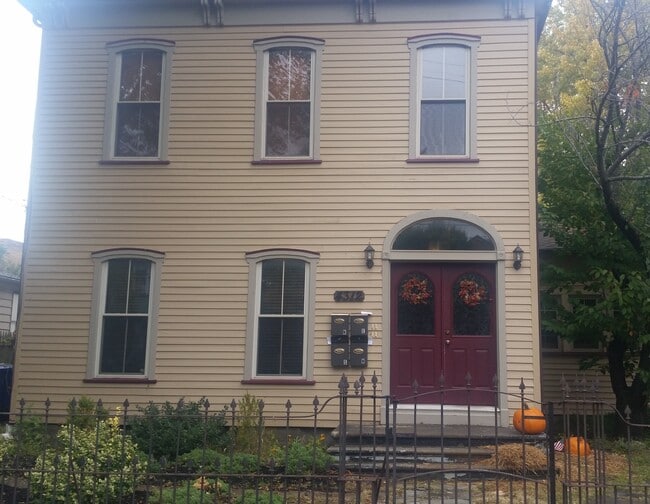 Building Photo - 4312 Clinton Ave Unit North Rental