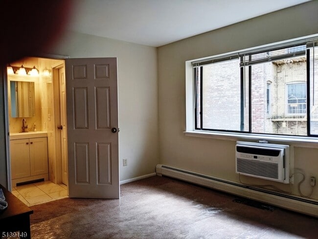 Photo - 206 Broad St