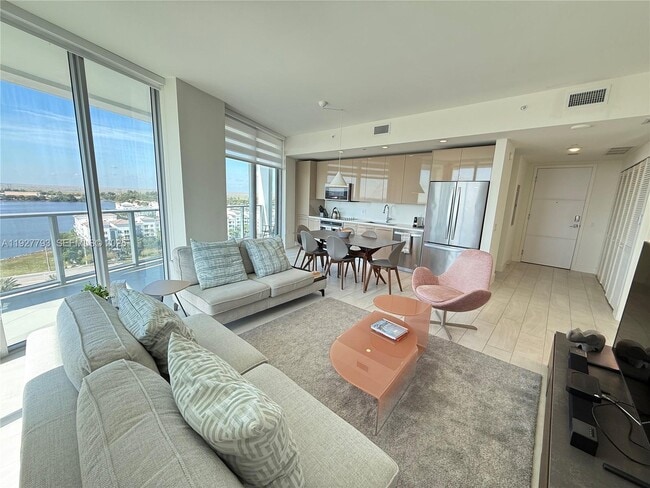 Photo - 2000 Metropica Wy Unit 1204