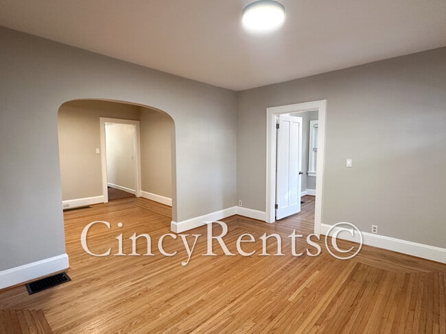 Photo - 3559 Rawson Pl