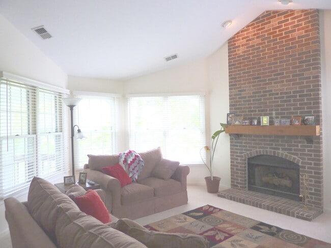 Photo - 265 Willow Pkwy