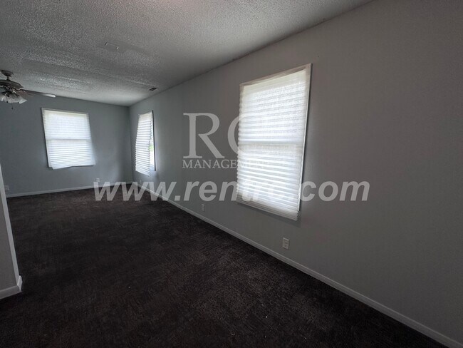 1404 Main-E