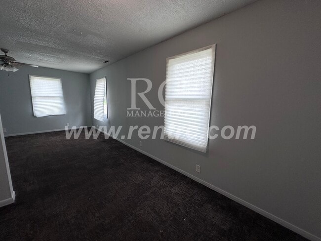 Photo - 1404 Main-E