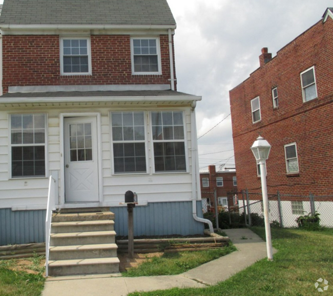 Building Photo - 3 Bedroom SemiDetached home