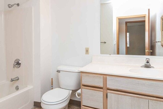 Photo - EAST WOODS APARTMENTS