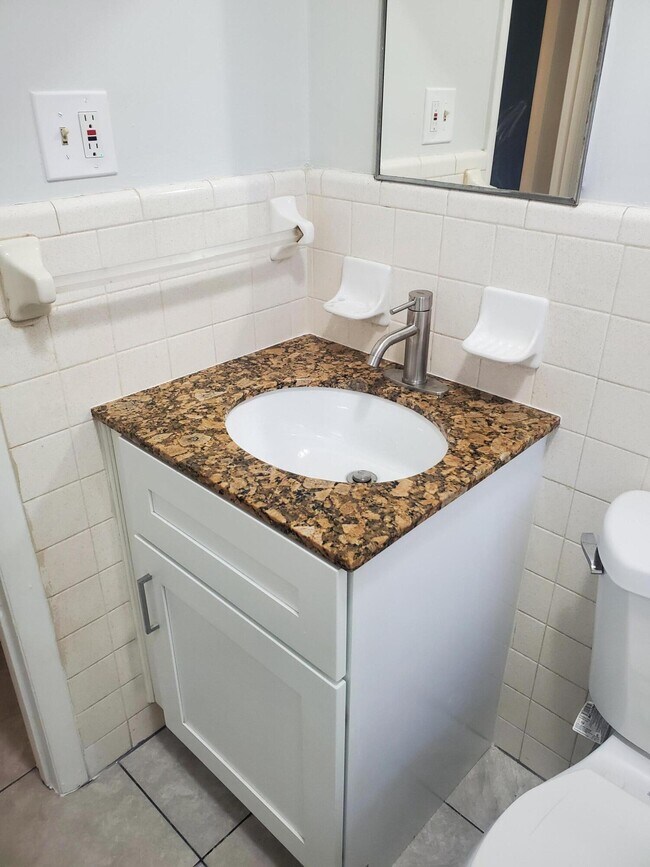 Photo - 2584 Seneca Ave