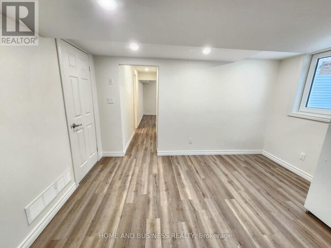 Photo - 971 Fogerty St