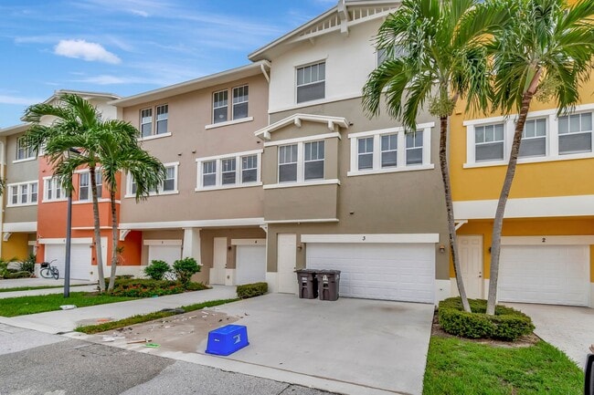 Photo - 4 BEDROOMS 3.5 BATHROOMS!! GATED COMMUNITY