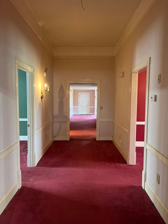 Photo - Charming 3-Bedroom Home with Multiple Fireplaces in Jonesboro