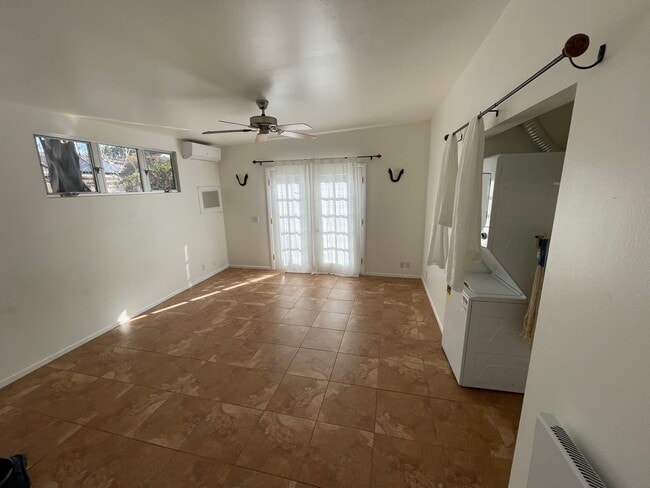 Master bedroom - 514 E Calle Roca