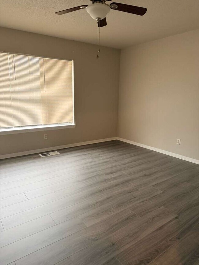 Photo - 6945 Calder Ave