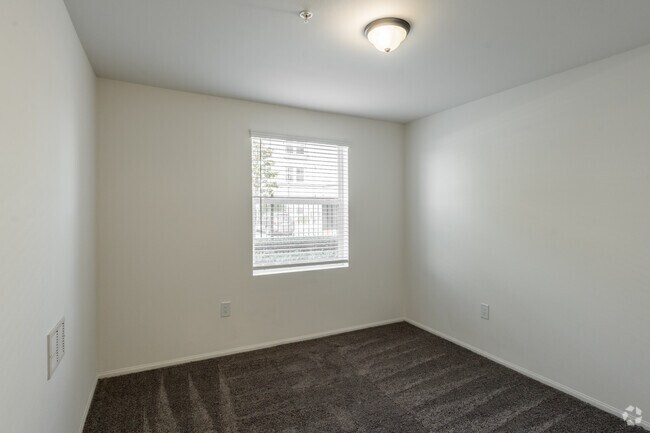 2BR, 2BA - 888SF - Bedroom 2