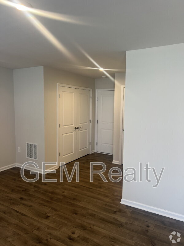 Building Photo - 1833 Sag Harbor Ln Rental