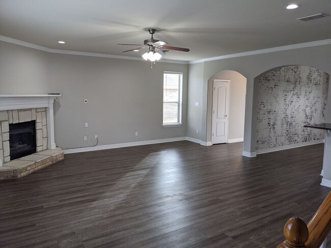 Photo - 5805 Thompson Pl