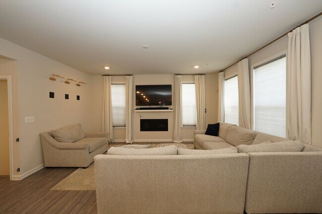 10909 Meridian Hill Way