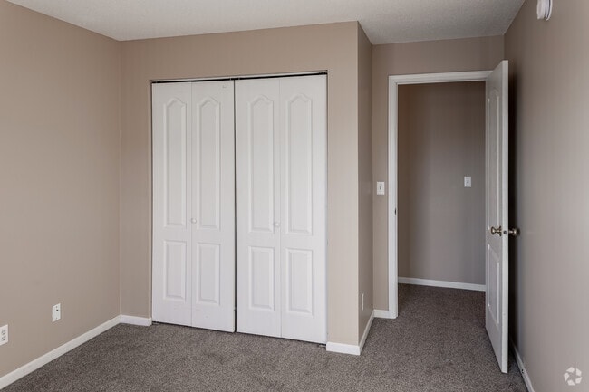 2BR, 1BA - 999SF - Bedroom