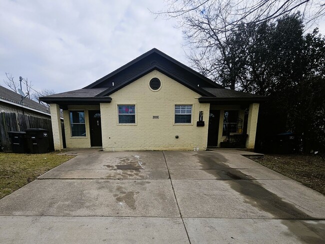 Building Photo - 3108 Lincoln Ave Unit 3108 Lincoln Avenue  102