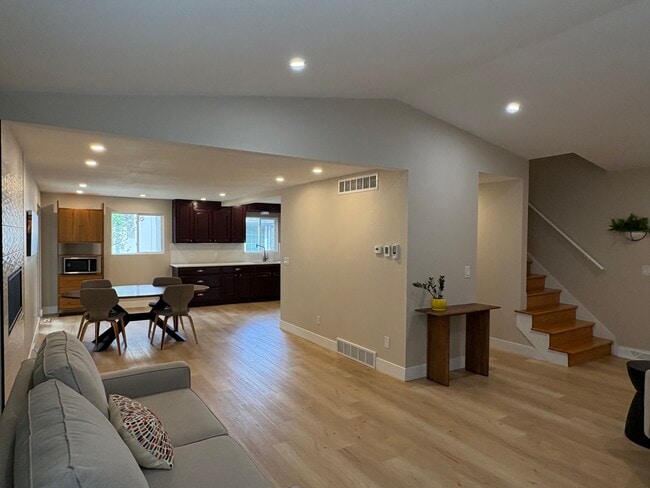 Photo - 5565 S Lansing Ct