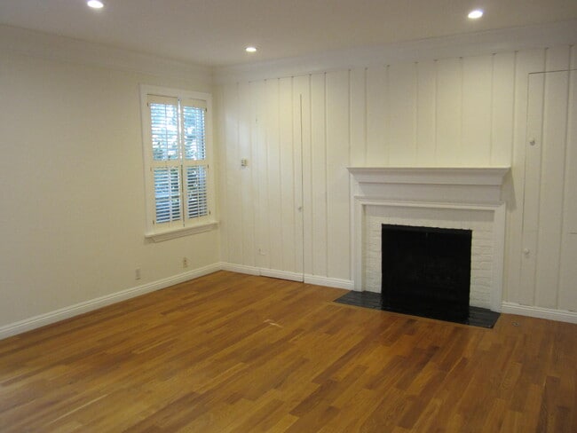 Photo - 10371-10375 Ashton Ave