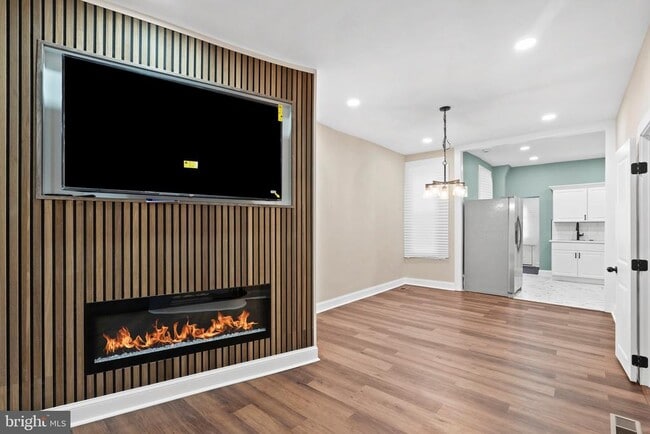 Photo - 5611 Stewart St
