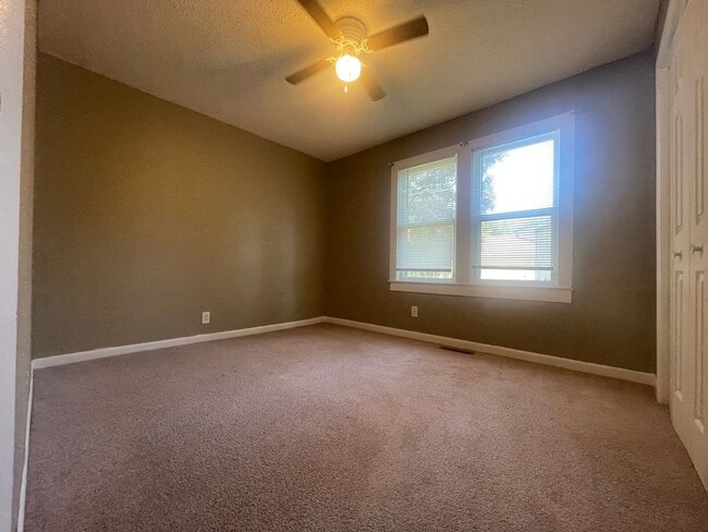 Photo - Nice Home w/Garage Available Now in Benton!
