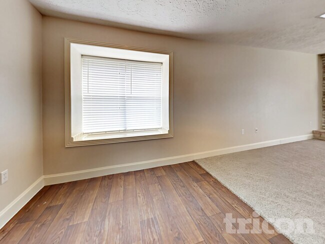 Photo - 24019 Lone Elm Dr