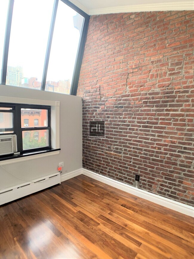 Photo - West 14th Street Unidad 5B