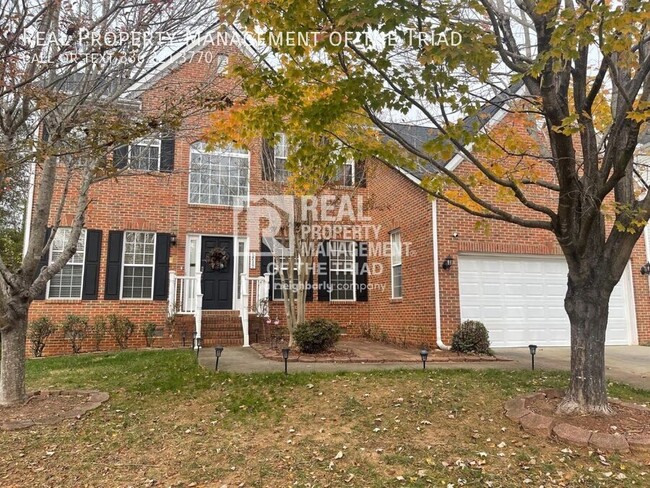 Spacious 4 Bedroom-3 Bathroom Brick Home - Spacious 4 Bedroom-3 Bathroom Brick Home