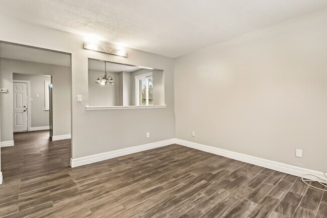 Photo - 3 Bedroom  Home * London NORTH *  Finished Basement | Fenced Yard | Available NOW