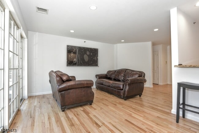 Photo - 203 Central Pk Pl Unit 203