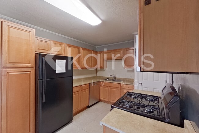 Photo - 3415 S Hughes St