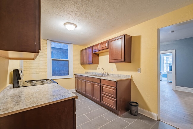 Photo - 435 N Graham St