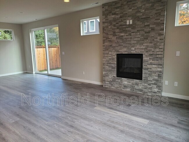 Photo - 7605 61st Dr NE