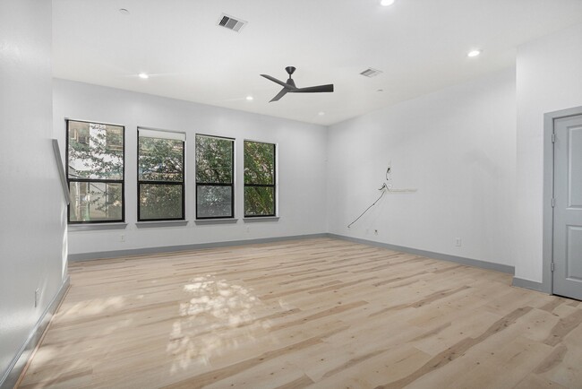 Photo - 2422 Navigation Blvd Unidad G