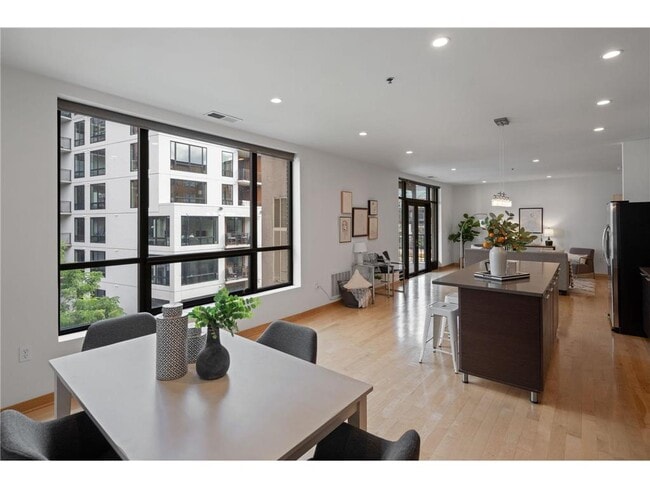 Building Photo - 3104 W Lake St Unit 305 Rental