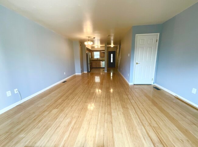 Photo - 311 10th St