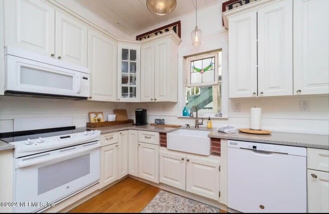 Photo - 251 Charlotte St