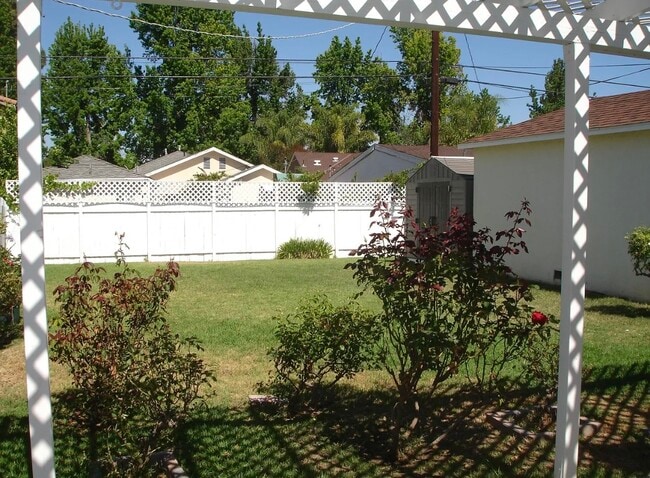 Photo - 5026 Newcastle Ave