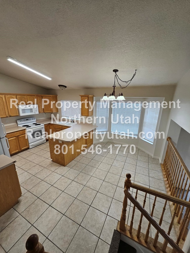 Photo - Beautiful 4 Bed 3 Bath Layton Home