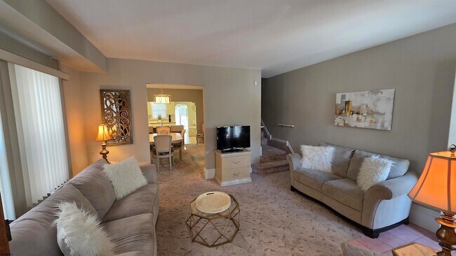 34 N Montgomery Ave