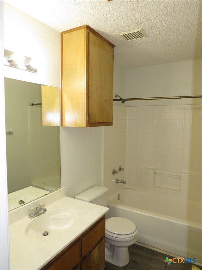 Building Photo - 142 Wolfe Rd Unit A