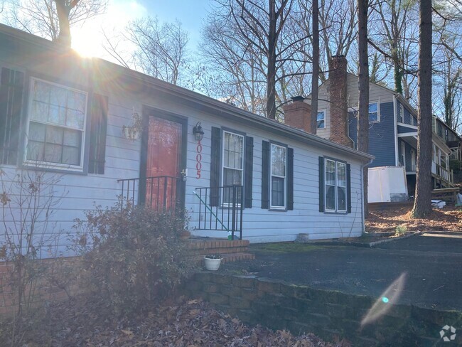 Building Photo - Spacious Ranch Just Off Courthouse Road