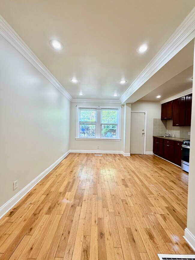 Photo - 2657 Bonnaffon St