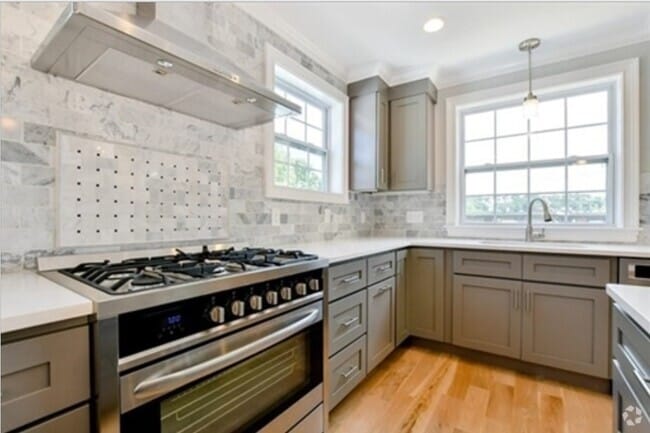 Building Photo - 235 Webster Ave Unit 2 Rental